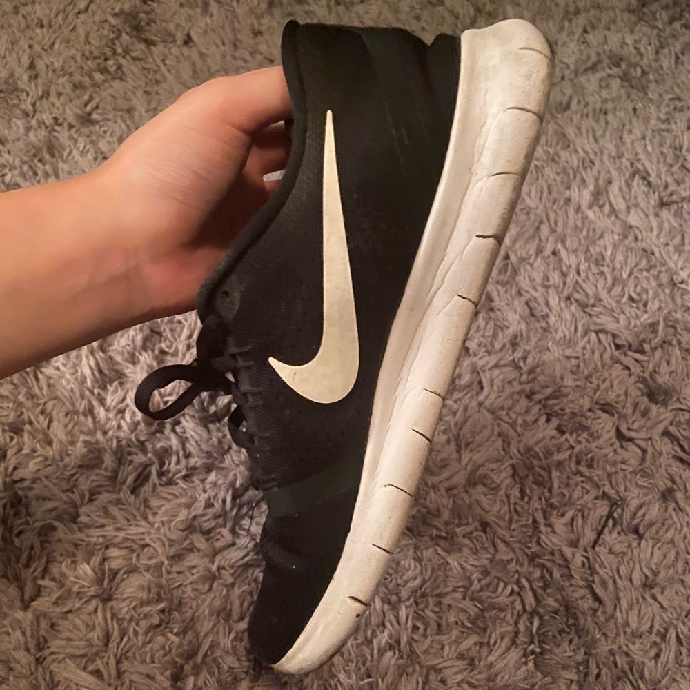 2018 Nike free runs black size 7
